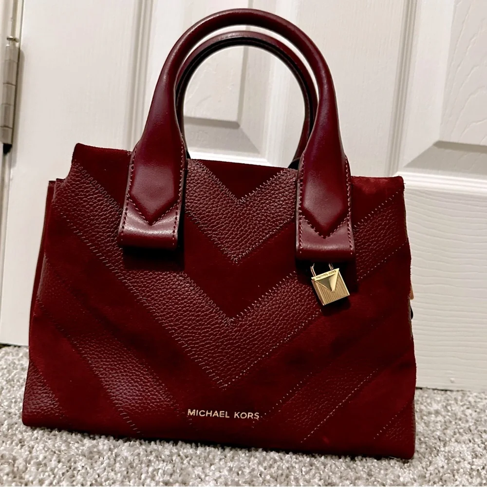 Small Michael Kors Purse - Picture 1 of 2
